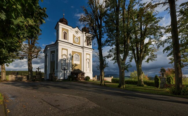 Bezděkov nad Metují vyhlašuje soutěž na nové sochy pro svůj kostel