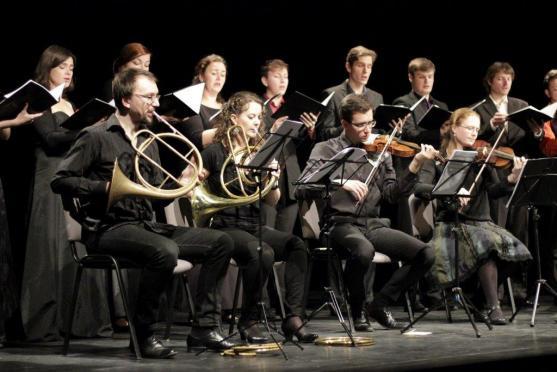 Broumovský hudební večer rozezněl Dřevník hudbou místních rodáků