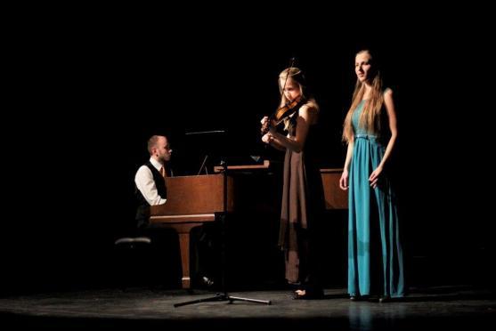 Broumovský hudební večer rozezněl Dřevník hudbou místních rodáků