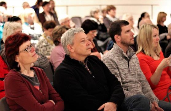 Broumovský hudební večer rozezněl Dřevník hudbou místních rodáků