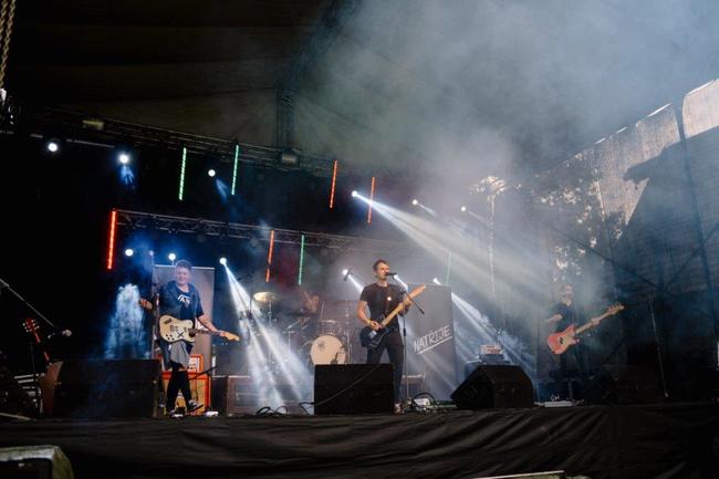 Zaplněný statek a skvělá atmosféra, to byl jubilejní 15. ročník Bigboše v Křinicích 