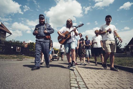 Zaplněný statek na festivalu Bigboš Křinice opět ovládla dobrá nálada