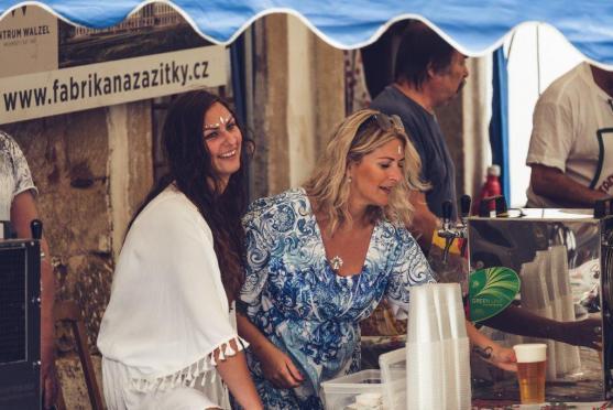 Zaplněný statek na festivalu Bigboš Křinice opět ovládla dobrá nálada