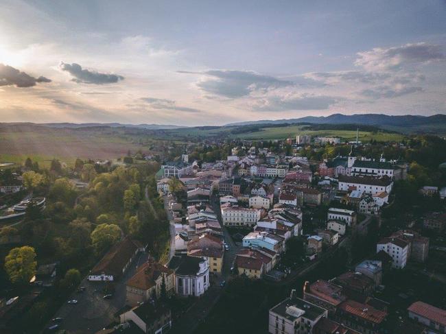 Broumov usiluje o titul Evropského hlavního města kultury 2028. Kandidaturu již dříve oznámilo Brno, zvažuje ji Liberec a další města 