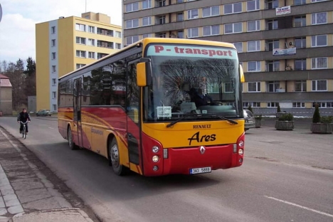 Ceny jízdného v autobusech i vlacích od začátku prázdnin na Královéhradecku vzrostou