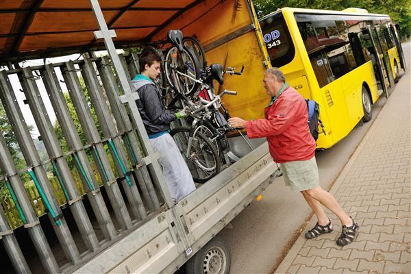Do konce srpna bude červená linka cyklobusu jezdit po objízdné trase