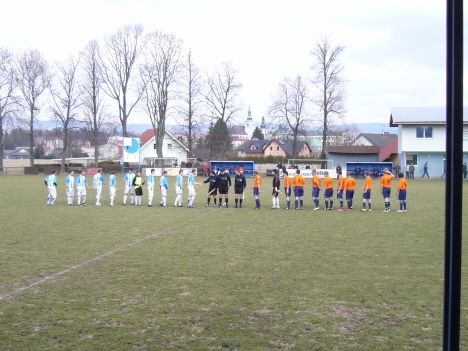 Krajský přebor fotbalistů: Slovan Broumov - Nový Bydžov B 2:3, Spartak Police nad Metují - Přepychy 3:2