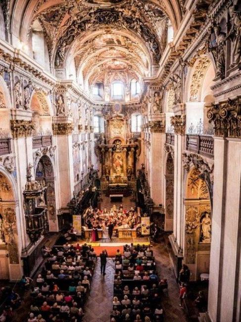 První letní koncert festivalu Za poklady Broumovska představil v Broumově pozdně barokní hru v podání Národního divadla