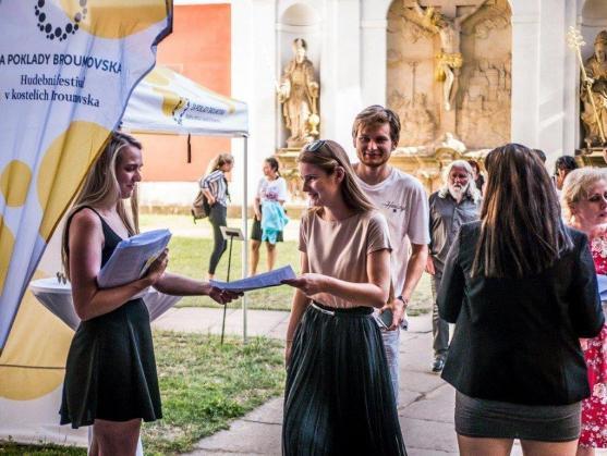 První letní koncert festivalu Za poklady Broumovska představil v Broumově pozdně barokní hru v podání Národního divadla