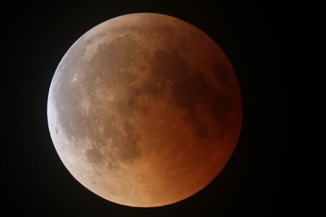 Přijďte na veřejné pozorování úplného zatmění Měsíce nad Broumovskem