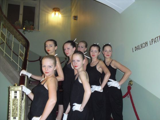 Tanečnice ZUŠ Broumov vystoupily na celostátní přehlídce scénického tance Tanec, tanec...2011 v Jablonci nad Nisou 