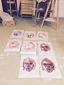 V Zeleném domečku v Polici nad Metují představí svoji tvorbu mladý výtvarník Lukáš Cinkanič