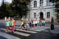 Dvě děti ve dvou dnech vběhly pod auto. Policisté apelují na rodiče, aby je poučili