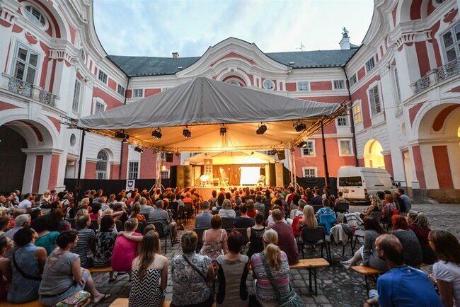 Broumovský festival Malé letní divadlení slaví 20. narozeniny!