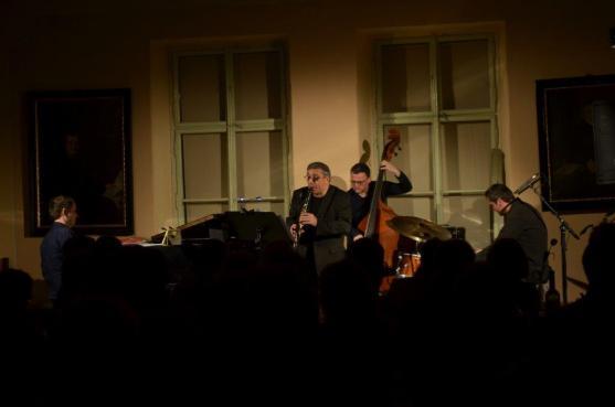 Trio Roberta Balzara přivezlo do kláštera skvělého italského klarinetistu Gabriela Mirabassiho