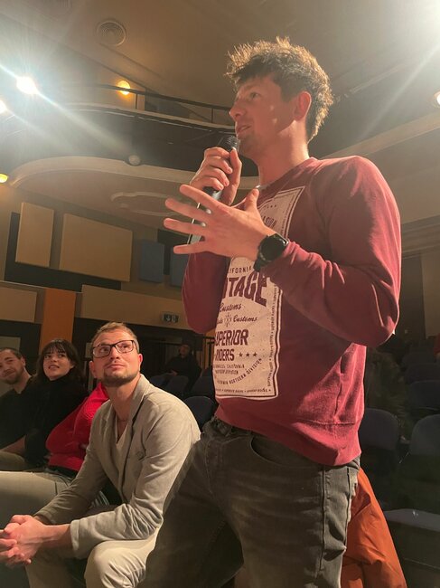 Veřejné diskuse by se měly konat pravidelně, shodli se návštěvníci debaty Hlasy Broumovska