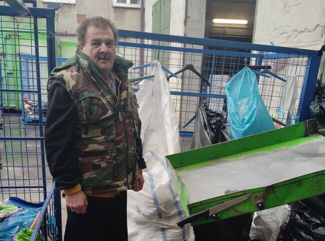 Nepotřebný textil: Z auta rovnou na pás