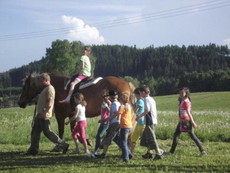 Děti ze základní školy v polské Nové Rudě na výletě v Broumově