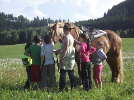 Děti ze základní školy v polské Nové Rudě na výletě v Broumově