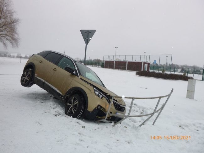 "Nepochopitelná" nehoda v klidné ulici