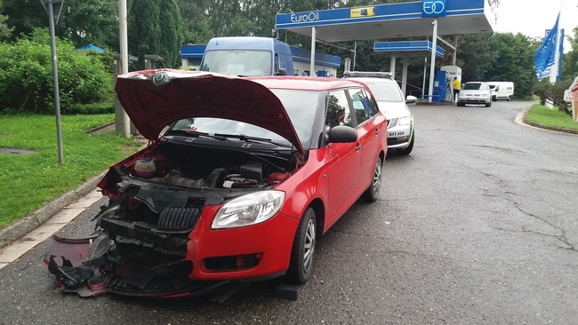 Nehoda u benzínové pumpy