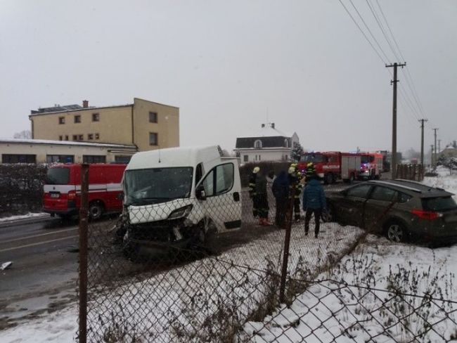 Ve Velkém Poříčí havarovala hned tři osobní vozidla 