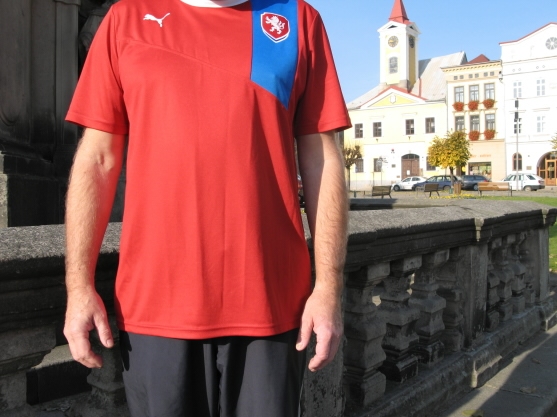 Nový dres české fotbalové reprezentace se poprvé objevil na veřejnosti v Broumově 