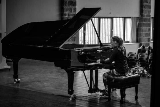 Klavíry v klášteře dozněly... Broumovská klávesa už zná své vítěze