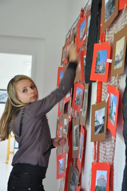 Pexeso z fotografií Broumova je výsledkem jednoho z projektů programu Máme rádi Broumovsko 