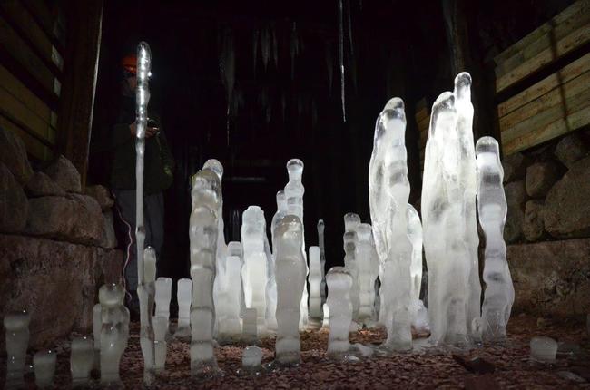 Pojďte s námi objevovat ledová tajemství ve skalách 