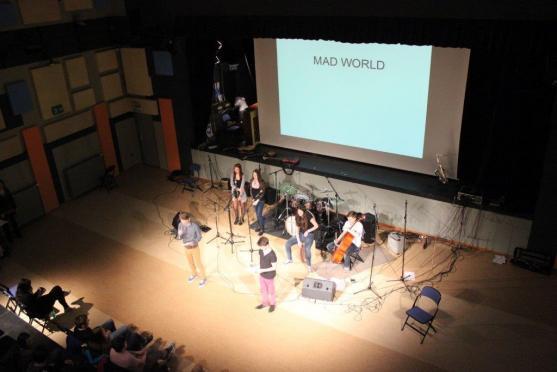 Zahrajme to spolu 2016: "Hey! Teachers! Leave them kids alone..."