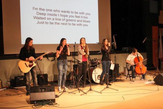 Zahrajme to spolu 2016: "Hey! Teachers! Leave them kids alone..."