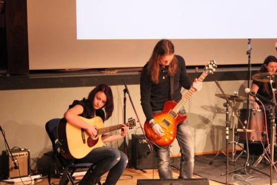 Zahrajme to spolu 2016: "Hey! Teachers! Leave them kids alone..."