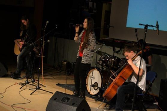 Zahrajme to spolu 2016: "Hey! Teachers! Leave them kids alone..."