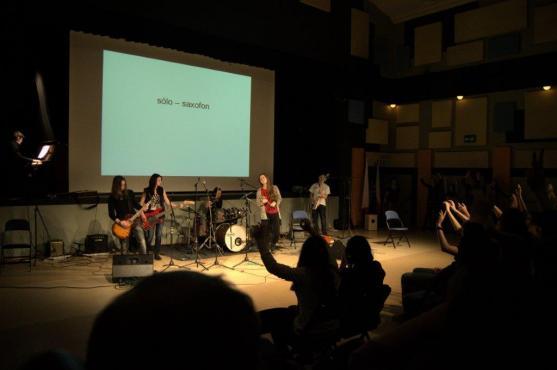 Zahrajme to spolu 2016: "Hey! Teachers! Leave them kids alone..."