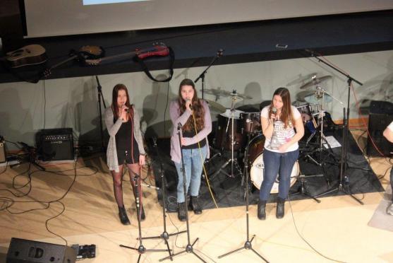 Zahrajme to spolu 2016: "Hey! Teachers! Leave them kids alone..."