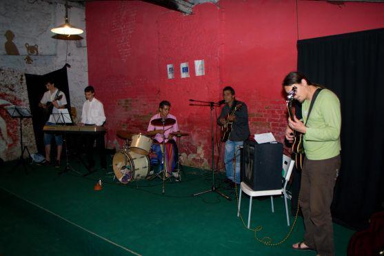 V divadle klášterní Zahrady* v Broumově vystoupila Multikulturní kapela