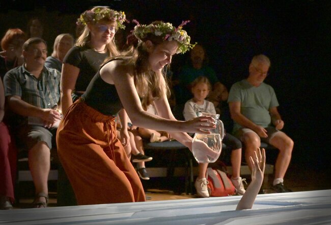 V boxu i ve dvoře. Začal Jiráskův Hronov