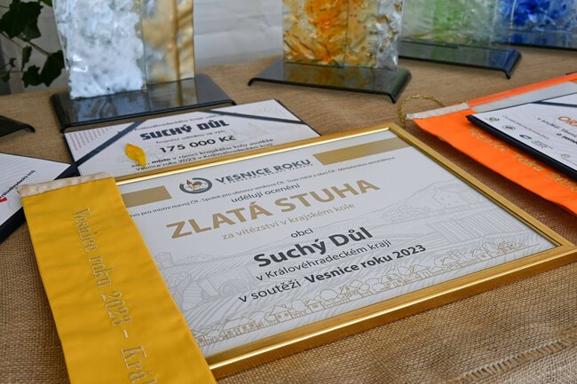 Suchý Důl se stal Vesnicí roku 2023 v Královéhradeckém kraji!