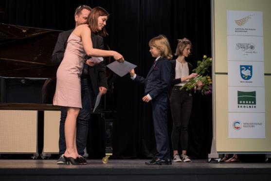 Mezinárodní klavírní soutěž Broumovská klávesa už zná své vítěze