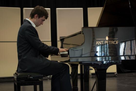 Mezinárodní klavírní soutěž Broumovská klávesa už zná své vítěze