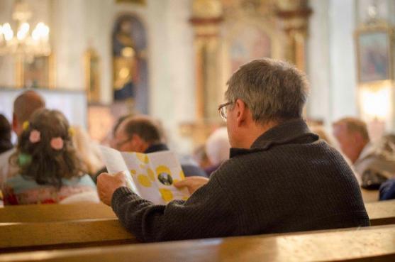Mistři klavíru a houslí se představili na osmém koncertě festivalu Za poklady Broumovska