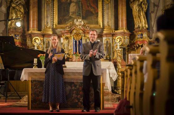 Mistři klavíru a houslí se představili na osmém koncertě festivalu Za poklady Broumovska