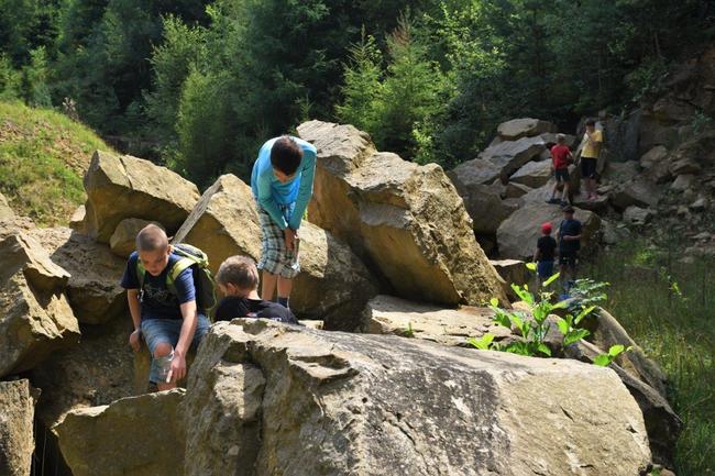 Talentované děti z Badatelské Akademie DATEL poznávaly Broumovsko
