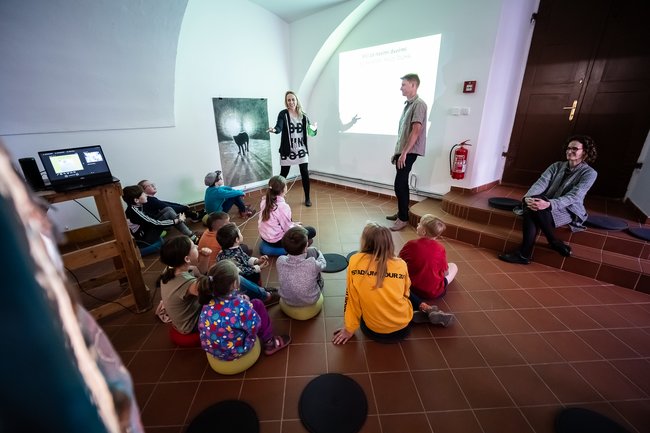 Večerní klášter hostil návštěvníky