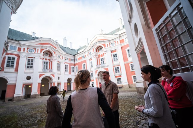 Večerní klášter hostil návštěvníky