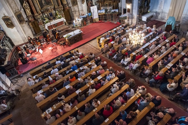 Zahajovací koncert festivalu Za poklady Broumovska rozezněl otovický kostel