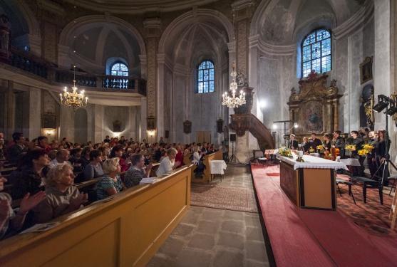 Zahajovací koncert festivalu Za poklady Broumovska rozezněl otovický kostel