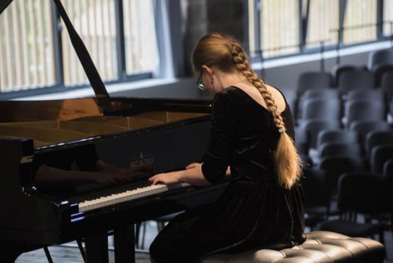 Mezinárodní soutěž pro mladé klavíristy Broumovská klávesa chystá 6. ročník