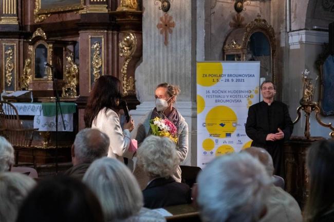 Epoque Quartet a Duo Siempre nuevo vystoupili v broumovském kostele sv. Petra a Pavla